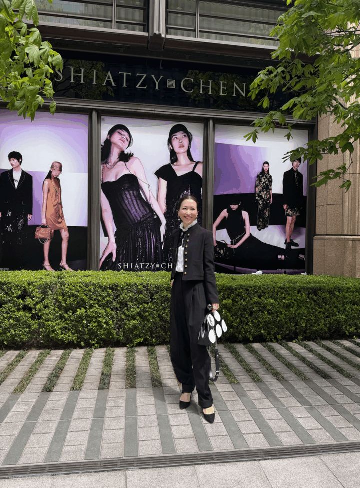 ホテルランチの日の成田千恵さんの装い