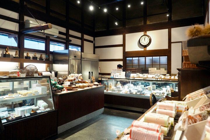 京都・福知山「足立音衛門 お城カフェ」で大正ロマン感じるティータイム ～白いレトロな洋館で、ほくほく栗時間～