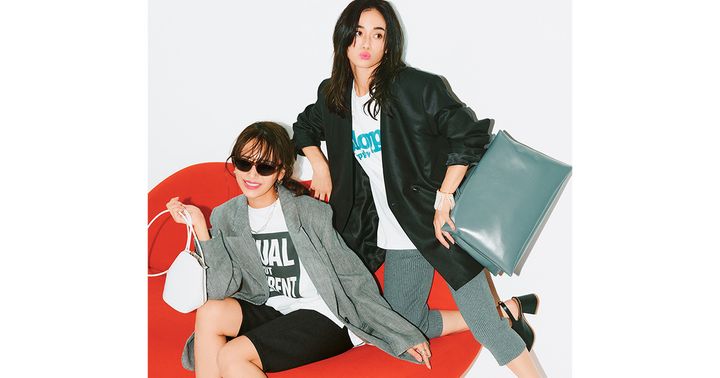 カプリパンツにジャケットを合わせたモデル２人