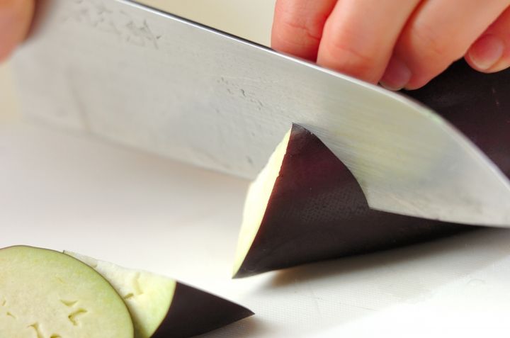 ナスの大葉しょうゆ和えの下準備1