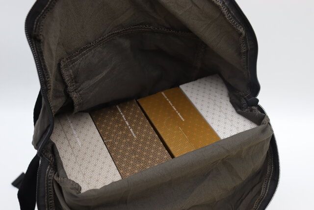 スタンダードプロダクツ スタプロ ソフトナイロン折りたたみ収納リュック グレー 使用例 サイズ感