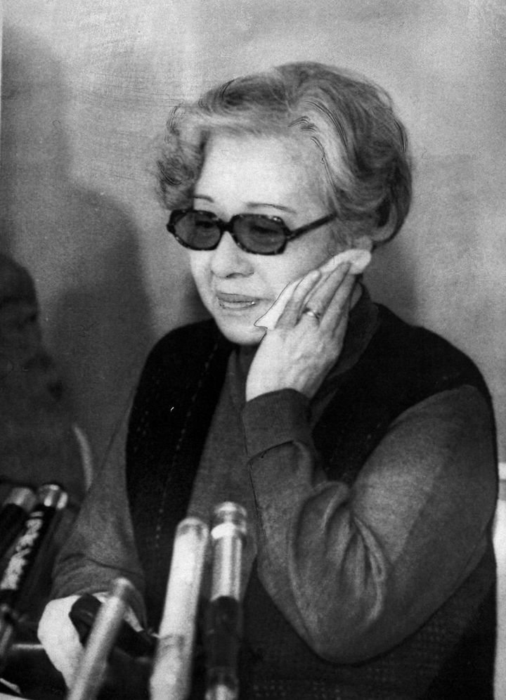 ソ連から帰国し、記者会見する岡田嘉子＝1972年