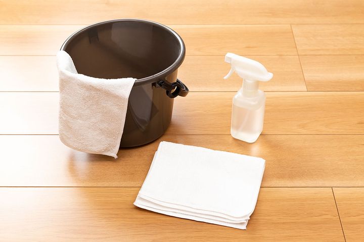 どうしてフローリングに黒ずみができるの？