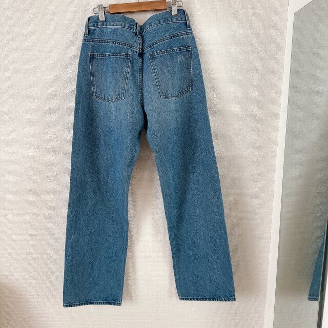 ユニクロ ストレートジーンズ 後ろ側