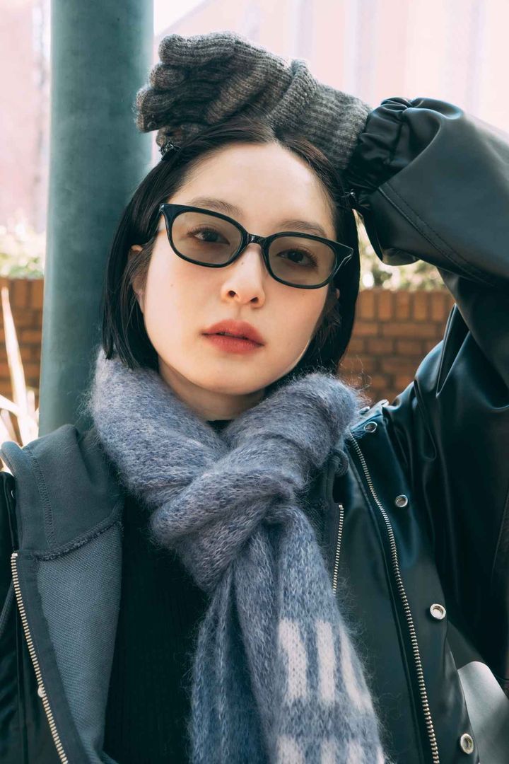 画像3: グレーコーデはブラックと差し色でバランス良く着こなす！