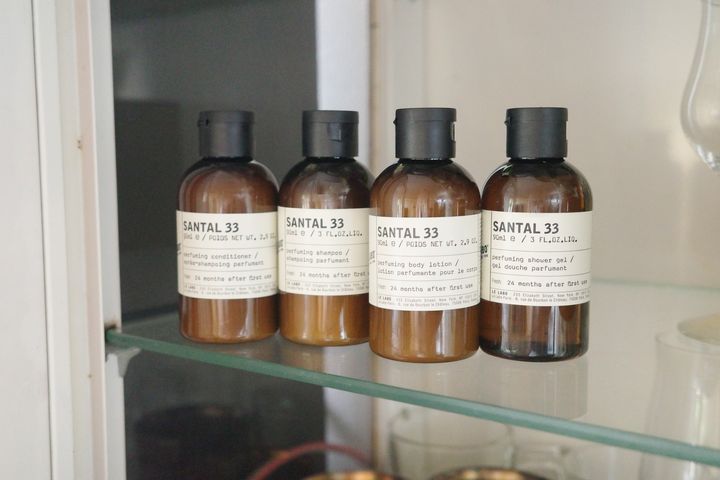 “いい香り”があるだけで、旅はちょっと特別になる。《LE LABO》のトラベルセットとあの街へ