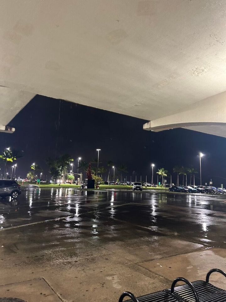 到着時の空港の外の様子