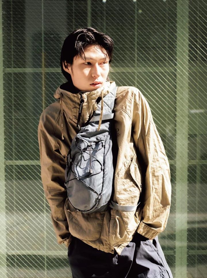 C.P.COMPANY マルチフィラメントナイロンで織り上げたサテン調のファブリック「Nylon B」の斜め掛けバッグ