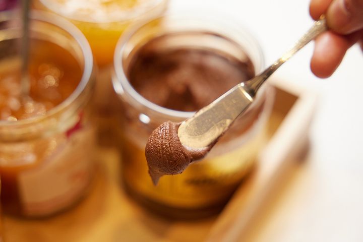 しっかりと甘く香ばしいナッツの風味のチョコレートクリーム