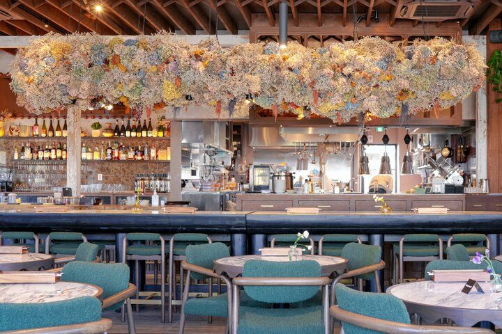 窓の外に広がる景色も素敵♪「Botanico扇町公園」で前菜＆サラダのビュッフェ付きランチを