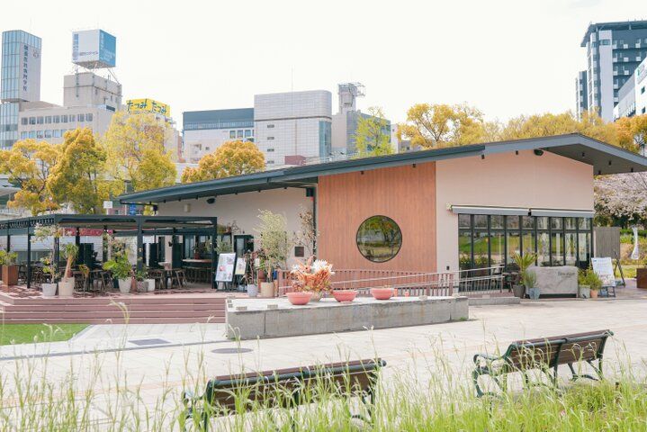 窓の外に広がる景色も素敵♪「Botanico扇町公園」で前菜＆サラダのビュッフェ付きランチを