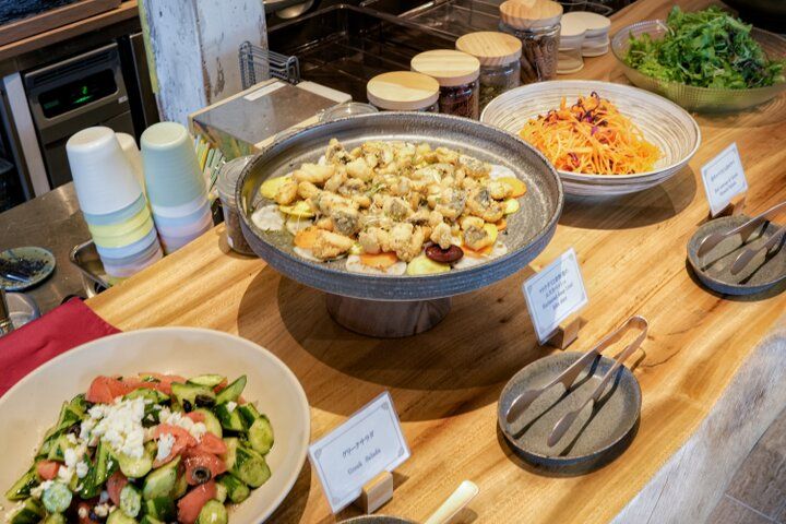 窓の外に広がる景色も素敵♪「Botanico扇町公園」で前菜＆サラダのビュッフェ付きランチを