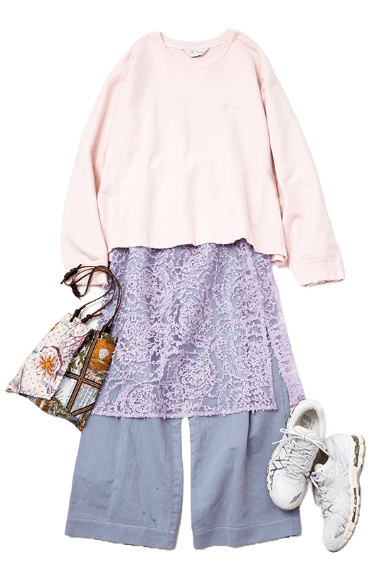 トップスと同系色でまとめて上品に