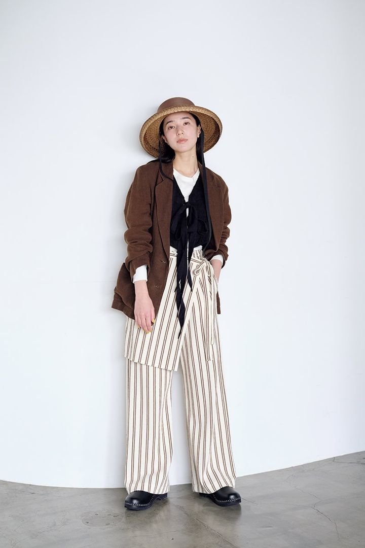 色と柄をリンクさせてボトムの重ね着をすっきりと