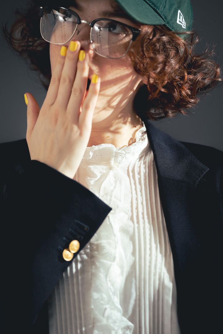 王道のアイビールックに可憐なフリルレースを忍ばせて？