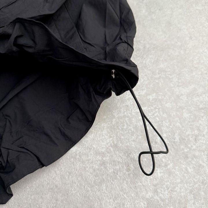 画像: 裾を絞れる