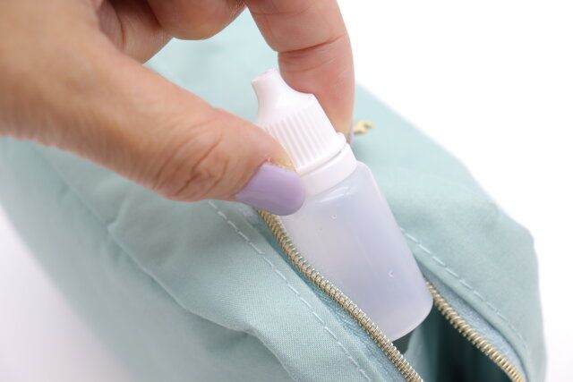 ダイソー ドロップ容器（10mL、4個） サイズ感 持ち運び