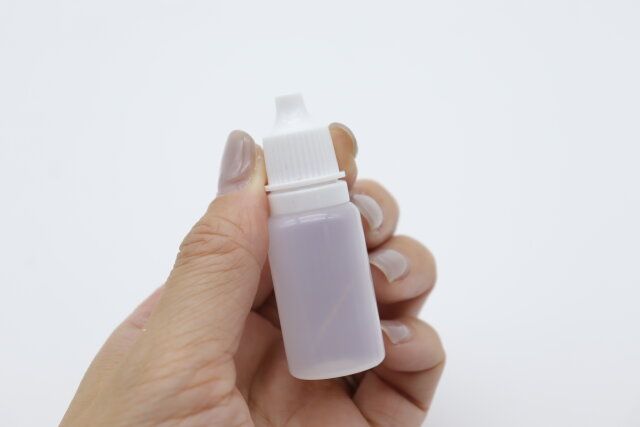 ダイソー ドロップ容器（10mL、4個） サイズ感