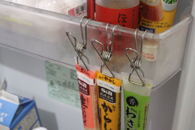 ハンギングステンレス薬味チューブピンチ4P 使用例