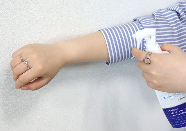 ダイソー アース お肌の虫よけミスト 使用例 腕