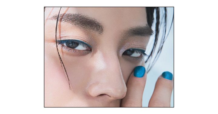 ターコイズブルーは超特急でのメンバーカラーでもあり、僕の大好きな色だと語る、アロハさん。