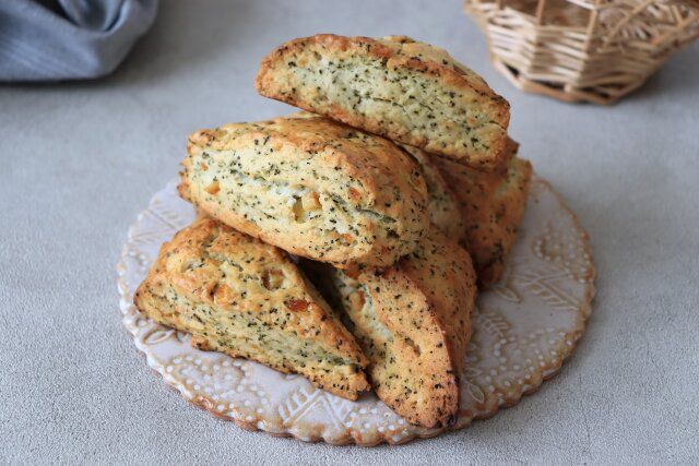 紅茶とオレンジのスコーン