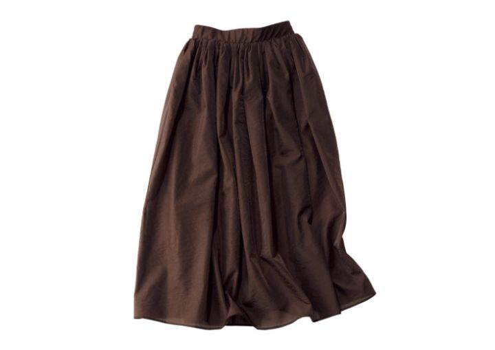 軽やかフレアも濃厚チョコブラウンで大人顔に