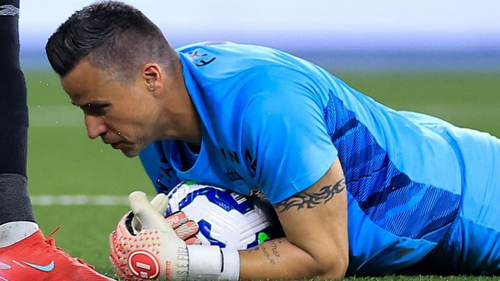 GKの8秒ルール違反、王国ブラジルで44歳GKらに初適応！相手のCK判定に選手は抗議