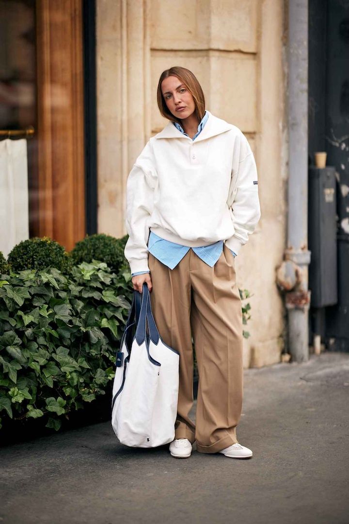 画像: 差し色ブルーがストリートスタイルをアップデート