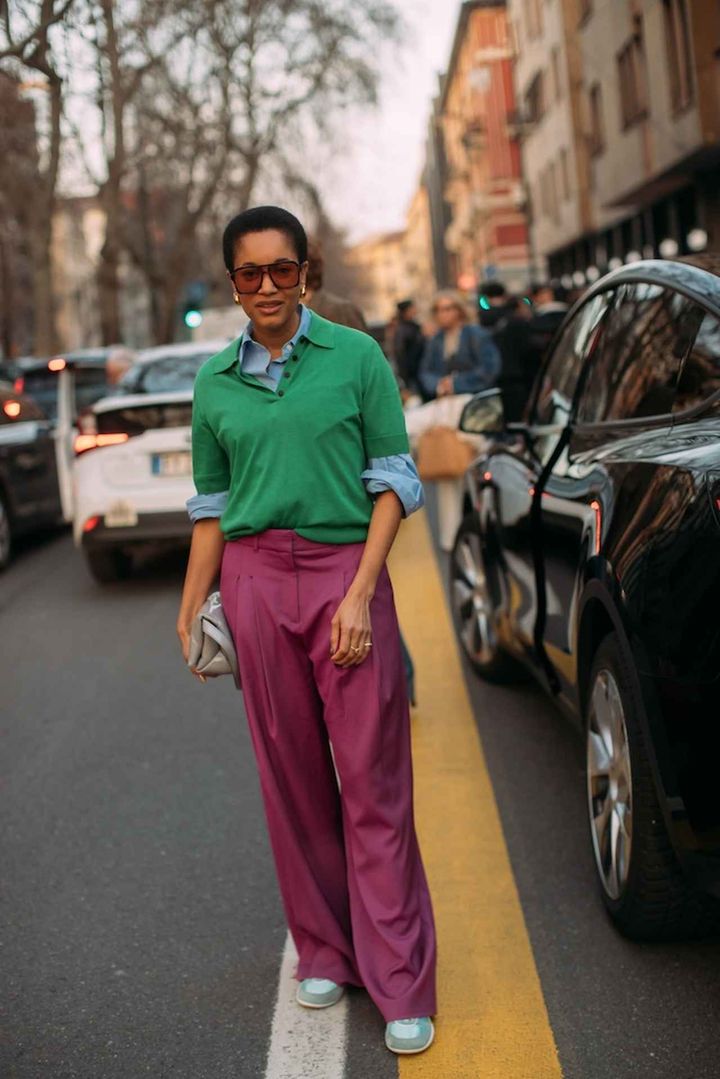 画像: ポロにブルーシャツをレイヤードした絶妙なバランス