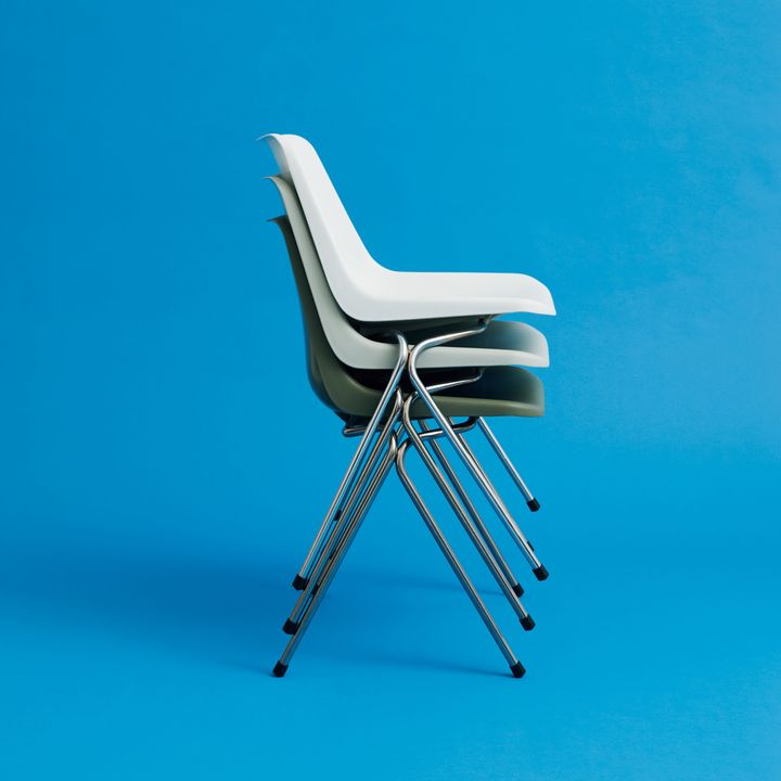 軽くて丈夫でスタイリッシュな見た目。頼れるチェアはこちら！【機能的なミッドセンチュリー】