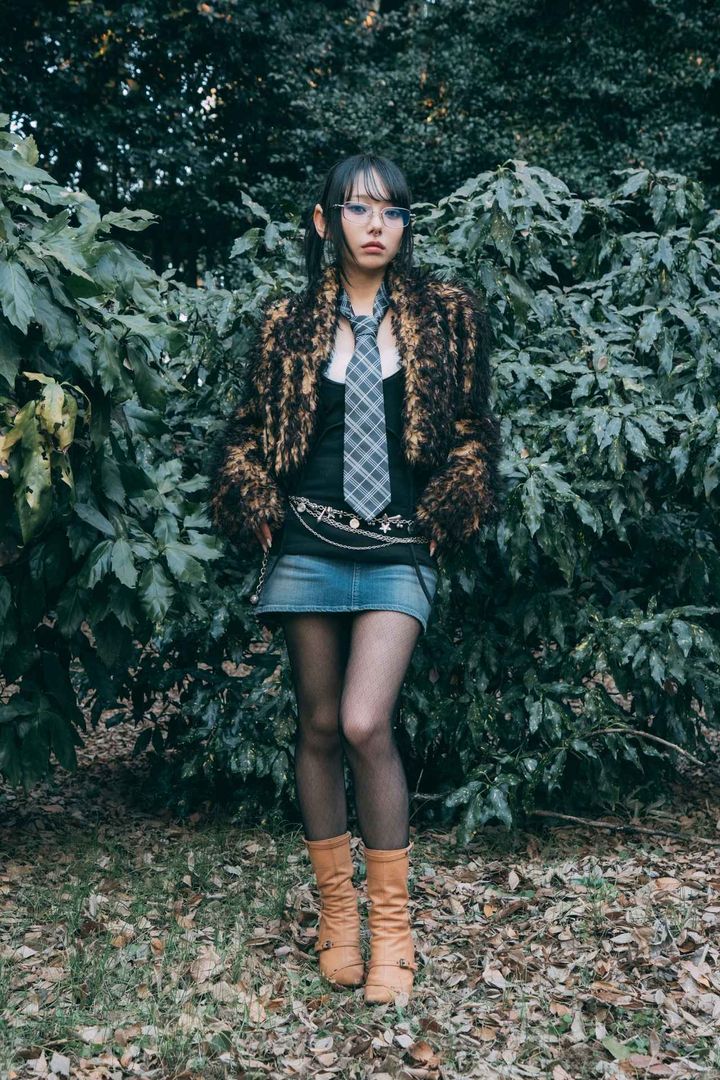 画像1: メガネやネクタイなど、オフィスアイテムを取り入れることがポイント！