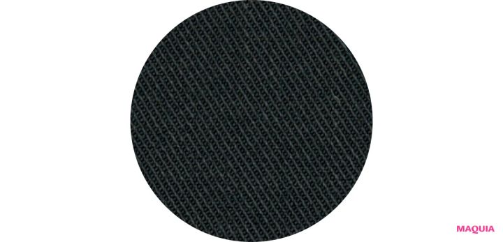 守屋麗奈さん、赤みリップで大人のきれいを更新。1枚で決まる黒オールインワンと好バランス_5