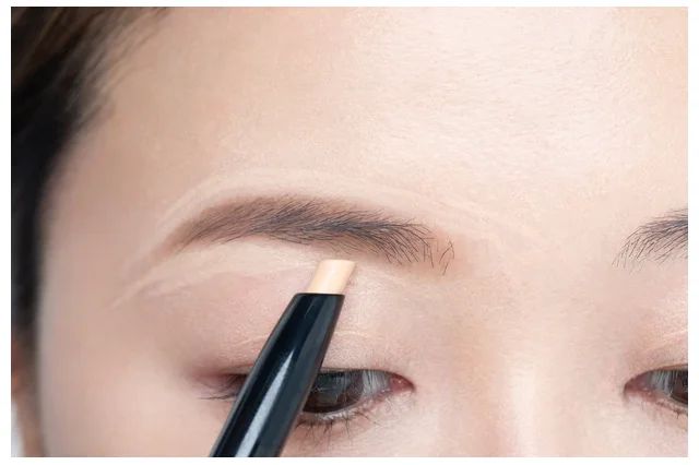 ヴィセ リシェ アイブロウエンハンサーのおすすめの使い方1