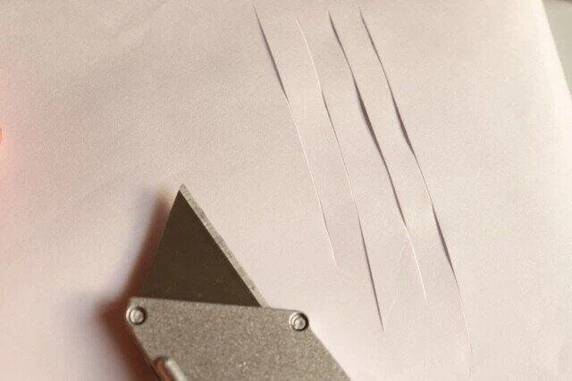 ダイソーの切れ味の良い折り畳み式カッター（替刃10個入）