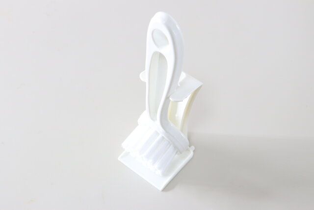 セリアのリーズナブルなスタンド付キッチンブラシ