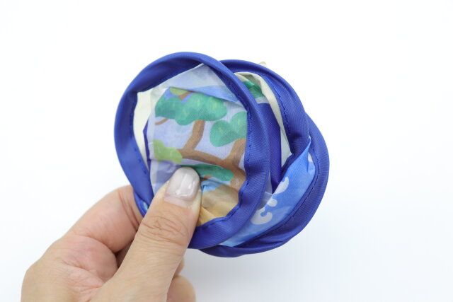 ダイソーの折りたたみうちわの折りたたみ方