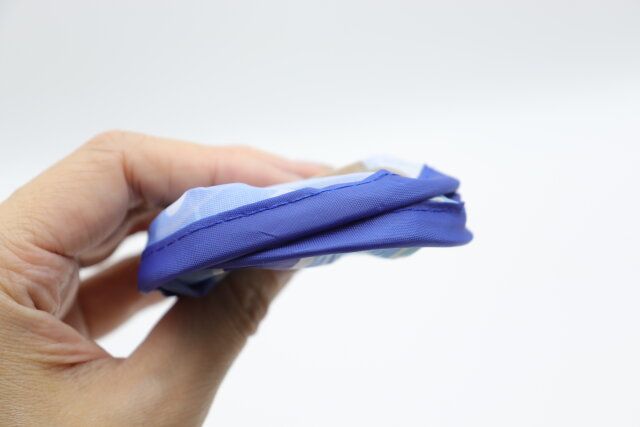 ダイソーの折りたたみうちわの折りたたみ方2