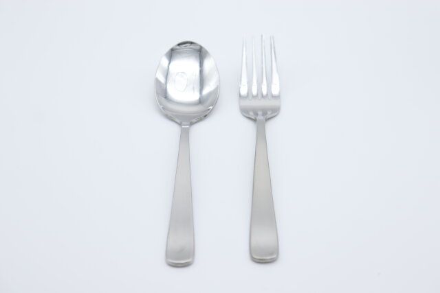 スタンダードプロダクツの新潟燕 ライラックデザートスプーンとライラックデザートフォーク