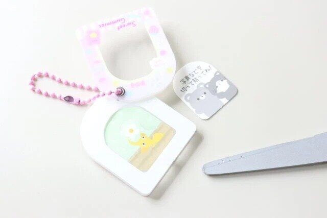 セリアのフォトキーホルダーはプリクラや写真を入れてかわいいチャームが作れる