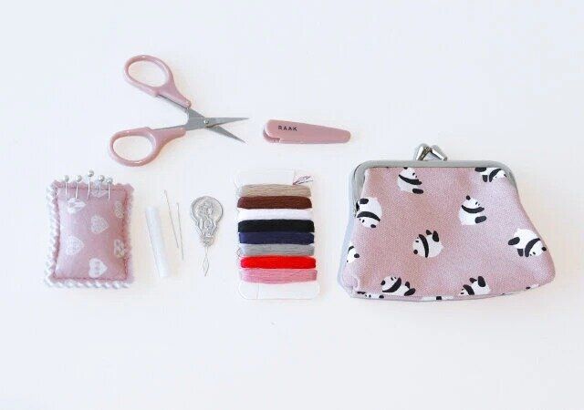 永楽屋 細辻伊兵衛商店 RAAK パンダ柄 がま口ポーチ＆裁縫セットBOOK中身