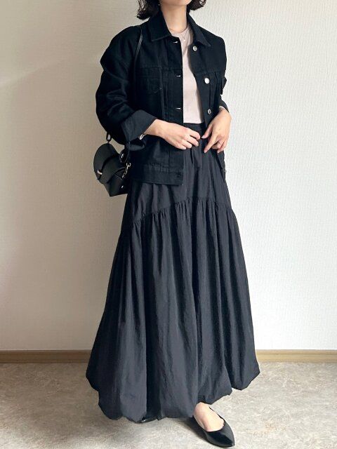 大人フェミニンなモノトーンコーデ