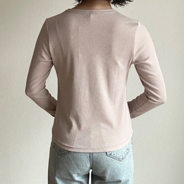 GU ソフトリブクルーネックT PINK 着用 バックスタイル