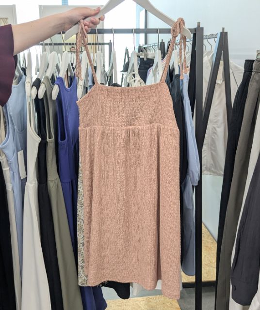 ピンクのテクスチャーキャミソールミニワンピース