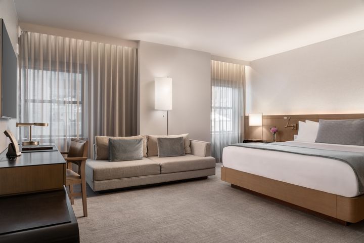 Knickerbocker Hotel Deluxe Guest Rm King Rm 1427 V1.jpg