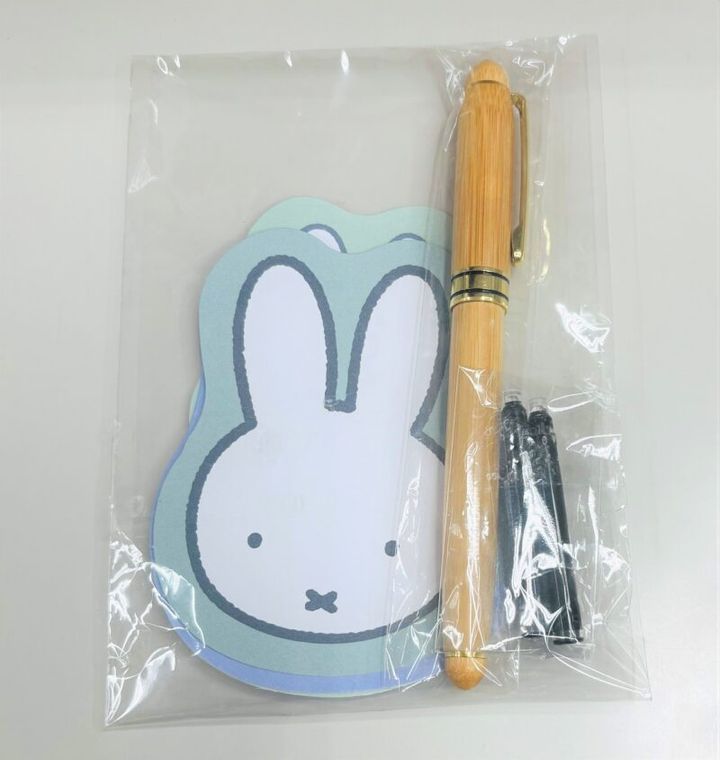 ミッフィーの竹製万年筆とカード