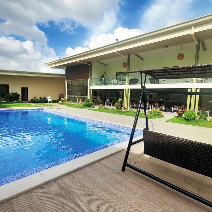 施設内にはプールも