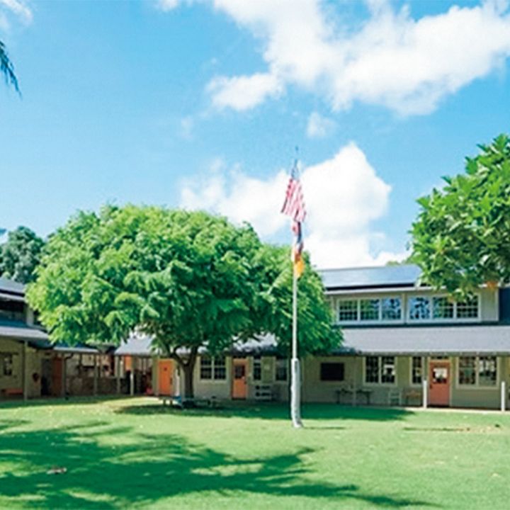 芝生が広がる敷地