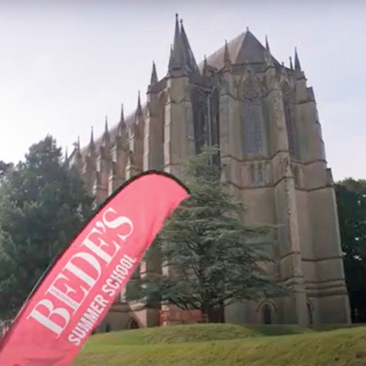 イギリス・イーストボーンにあるサマーキャンプの学校の外観