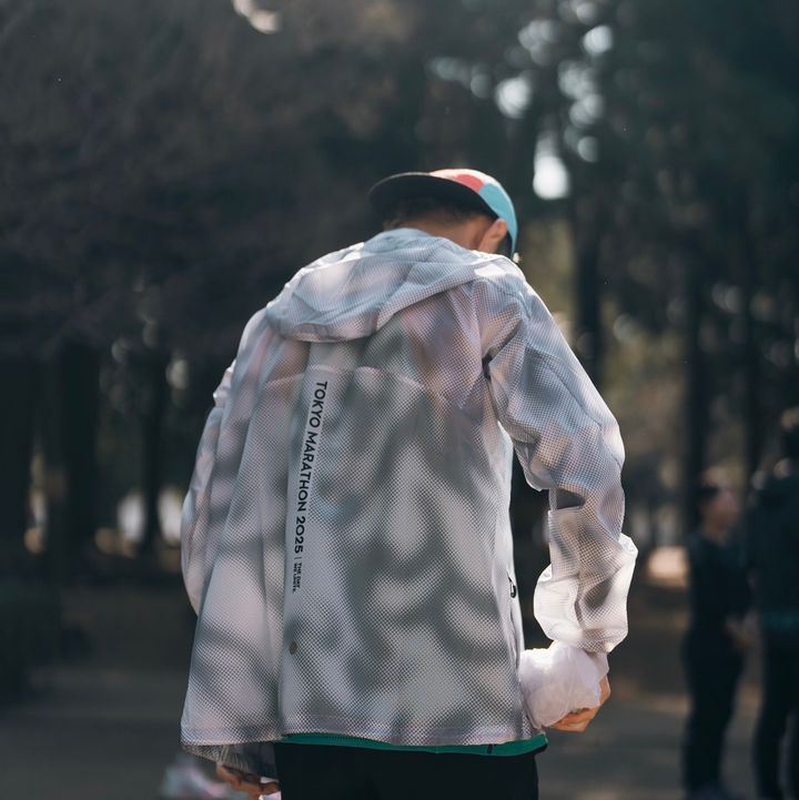 〈asics〉の東京マラソンパッカブルジャケット